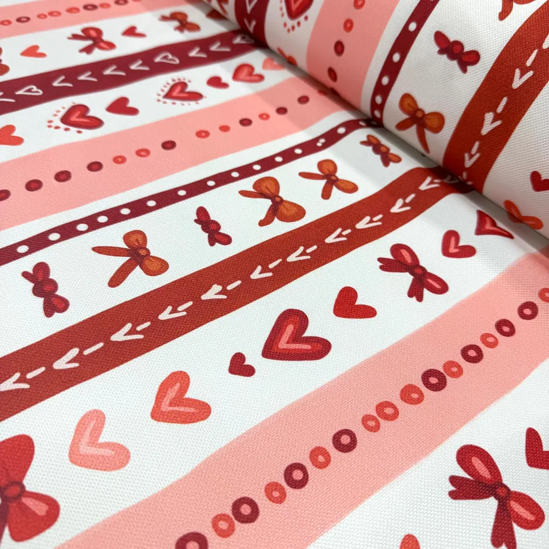 Şerit Kalpler ve Fiyonklar Desenli Kırlent Yastık 50x30