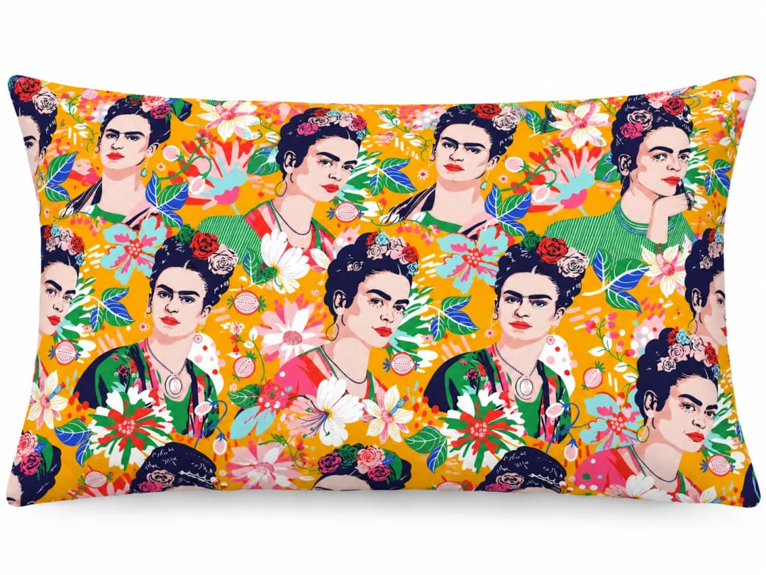 Güllü Feride Desenli Kırlent Yastık 50x30