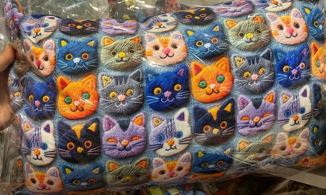 Renkli Örgü Kediler Desenli Kırlent Yastık 50x30